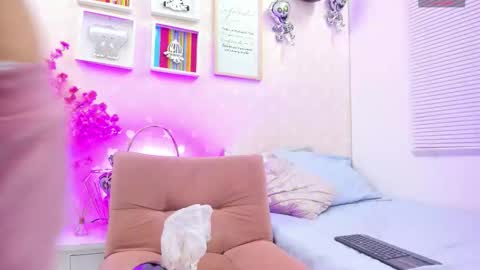 willow pearl online show from November 28, 2025, 11:24 am