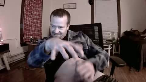 Snapshot of willydogg83 chatting on December 2, 2025, 1:00 am willydogg83 online show from December 2, 2025, 1:00 am