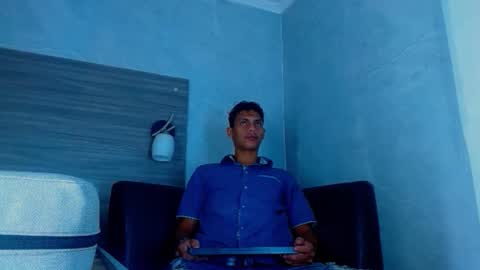 Wiltom online show from November 18, 2025, 3:34 am