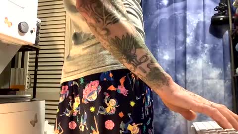 Snapshot of wiltryanything2x chatting on March 3, 2025, 12:05 pm Will online show from March 3, 2025, 12:05 pm