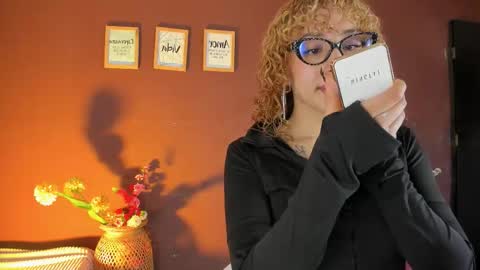 Wini Fer online show from November 19, 2025, 12:27 pm