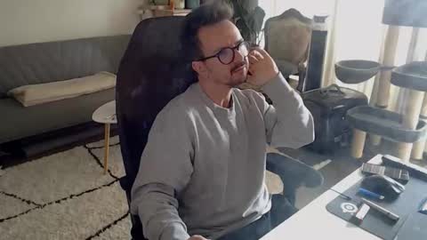 Snapshot of winnydepooh chatting on October 11, 2025, 12:15 pm cream36 online show from October 11, 2025, 12:15 pm