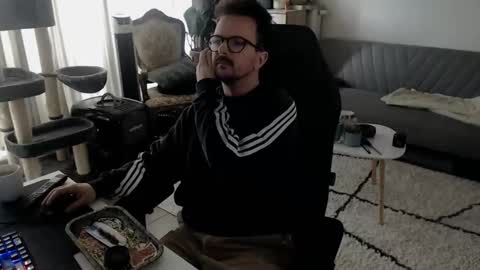 Snapshot of winnydepooh chatting on October 13, 2025, 7:52 am cream36 online show from October 13, 2025, 7:52 am