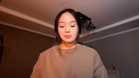 Snapshot of winterluchini chatting on October 22, 2025, 3:45 pm Amina online show from October 22, 2025, 3:45 pm