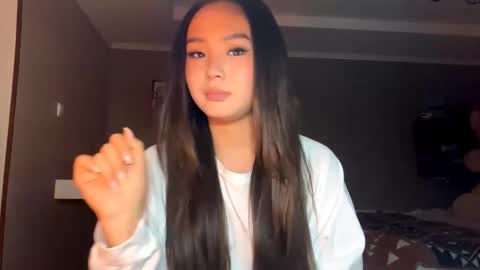 Snapshot of winterluchini chatting on October 25, 2025, 2:24 pm Amina online show from October 25, 2025, 2:24 pm