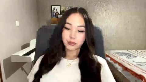 Snapshot of winterluchini chatting on October 31, 2025, 2:51 pm Amina online show from October 31, 2025, 2:51 pm