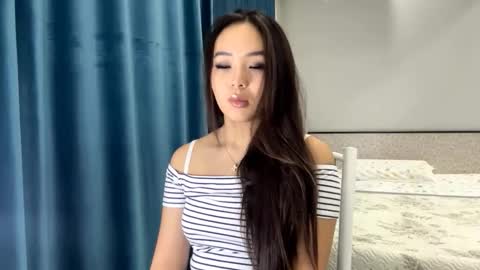 Snapshot of winterluchini chatting on November 13, 2025, 2:49 pm Amina online show from November 13, 2025, 2:49 pm