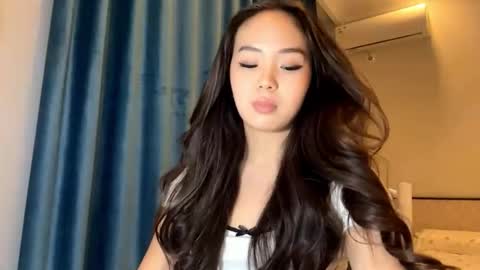 Snapshot of winterluchini chatting on November 28, 2025, 3:04 pm Amina online show from November 28, 2025, 3:04 pm