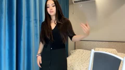 Snapshot of winterluchini chatting on December 3, 2025, 6:50 pm Amina online show from December 3, 2025, 6:50 pm