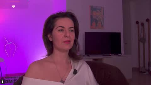 Witch in Silk online show from November 22, 2025, 4:17 pm