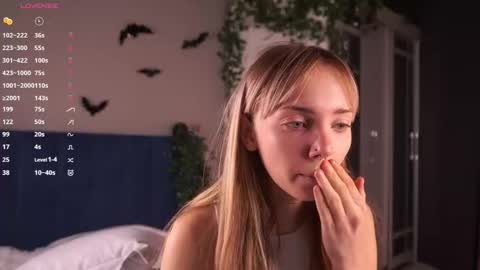 Hollis online show from November 17, 2025, 7:19 pm