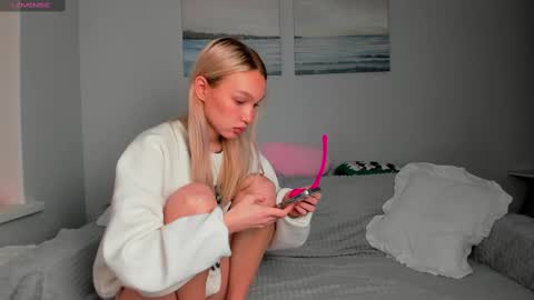 wladilia online show from February 11, 2025, 8:42 pm