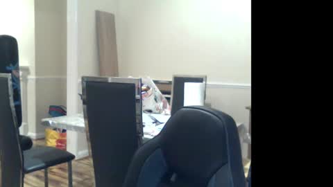 Snapshot of wobble444 chatting on January 25, 2025, 1:21 am wobble444 online show from January 25, 2025, 1:21 am