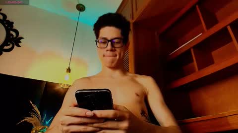  W O L F  online show from November 5, 2025, 11:21 am