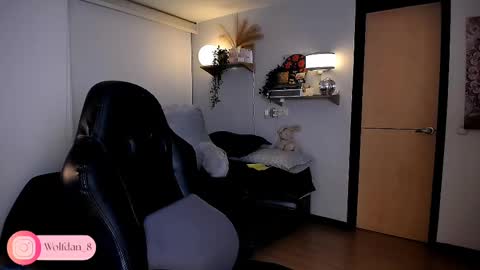   online show from September 18, 2025, 3:30 am