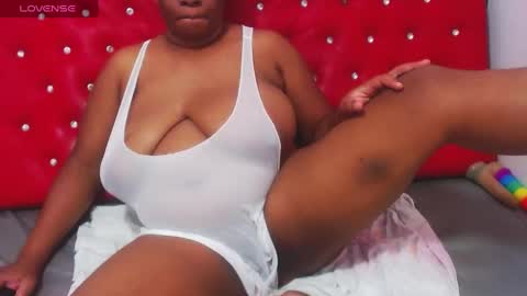 Snapshot of wonderfuldiana chatting on February 5, 2025, 11:06 pm online show from February 5, 2025, 11:06 pm