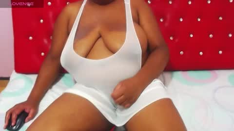 Snapshot of wonderfuldiana chatting on March 12, 2025, 4:51 am online show from March 12, 2025, 4:51 am