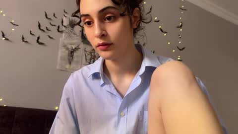 Stia online show from October 27, 2025, 6:06 am