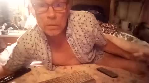 Snapshot of woodywood2251491 chatting on October 7, 2025, 7:05 am woodywood online show from October 7, 2025, 7:05 am