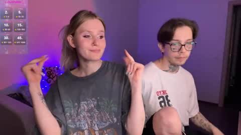 Snapshot of worldofllove chatting on January 25, 2025, 6:24 pm Arnika and Simon online show from January 25, 2025, 6:24 pm