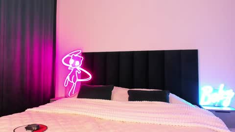 Snapshot of wowlovie666 chatting on December 8, 2024, 3:00 am Emi online show from December 8, 2024, 3:00 am