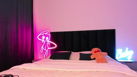 Snapshot of wowlovie666 chatting on December 20, 2024, 2:08 am Emi online show from December 20, 2024, 2:08 am