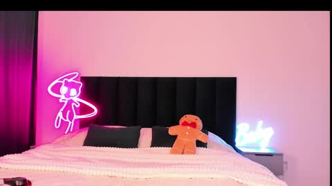 Snapshot of wowlovie666 chatting on January 18, 2025, 4:04 am Emi online show from January 18, 2025, 4:04 am