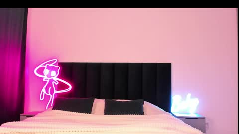 Snapshot of wowlovie666 chatting on February 14, 2025, 4:04 am Emi online show from February 14, 2025, 4:04 am