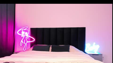 Snapshot of wowlovie666 chatting on March 4, 2025, 6:58 am Emi online show from March 4, 2025, 6:58 am