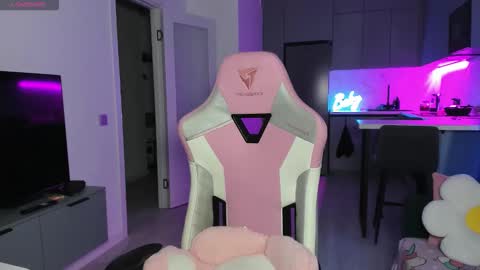 Snapshot of wowlovie666 chatting on October 31, 2025, 4:08 pm Emi online show from October 31, 2025, 4:08 pm