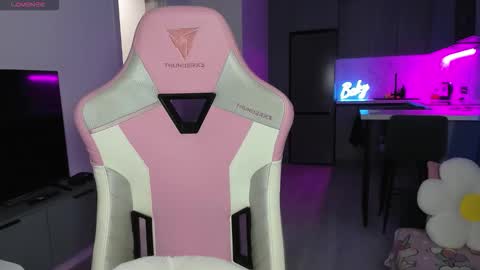 Snapshot of wowlovie666 chatting on December 5, 2025, 4:03 pm Emi online show from December 5, 2025, 4:03 pm