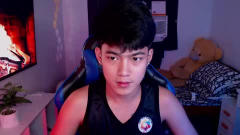 Snapshot of xaldrian_destroyer chatting on February 19, 2025, 8:55 am Prince Aldrian online show from February 19, 2025, 8:55 am