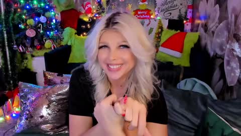 Snapshot of xalexax chatting on December 22, 2024, 2:49 am sooo hey im Sperm Mystik from Fuckistan i want you full my all holes bcs i have penis fever online show from December 22, 2024, 2:49 am