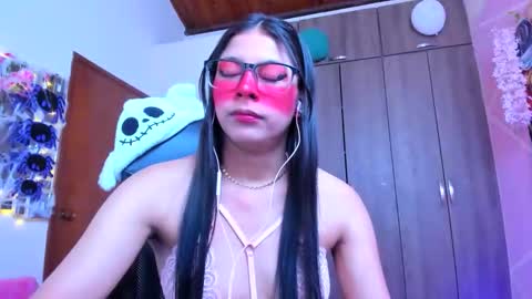 XALLYSONX online show from October 19, 2025, 11:22 am