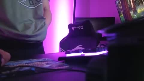 xburst online show from December 17, 2025, 5:13 am