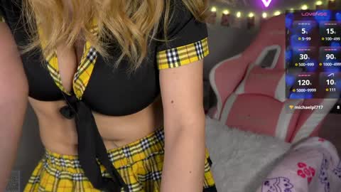 Snapshot of xclusivesecrets chatting on February 26, 2025, 10:04 am spoil me here online show from February 26, 2025, 10:04 am