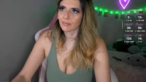 Snapshot of xclusivesecrets chatting on March 3, 2025, 9:33 am spoil me here online show from March 3, 2025, 9:33 am