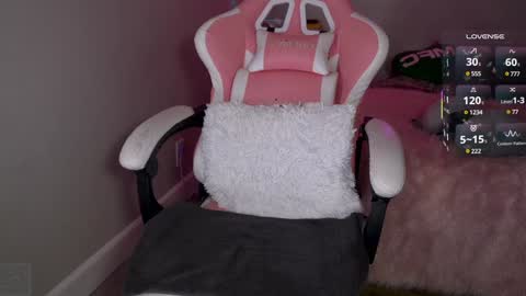 Snapshot of xclusivesecrets chatting on March 6, 2025, 2:40 pm spoil me here online show from March 6, 2025, 2:40 pm