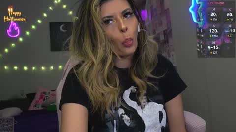 Snapshot of xclusivesecrets chatting on October 17, 2025, 7:44 am spoil me here online show from October 17, 2025, 7:44 am