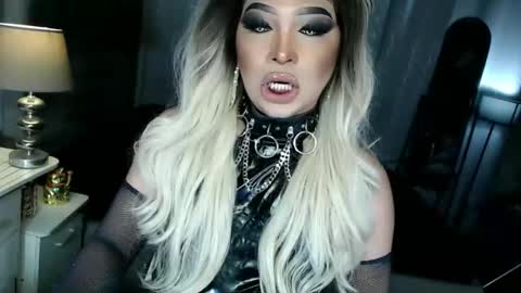 Zhavia online show from October 1, 2025, 5:19 pm