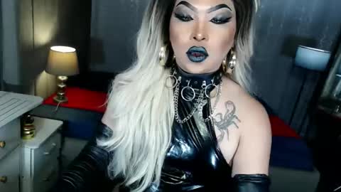 Zhavia online show from November 4, 2025, 6:29 pm