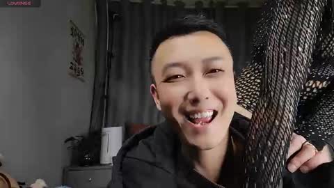 Snapshot of xiaohaitun669105 chatting on March 10, 2025, 12:48 pm online show from March 10, 2025, 12:48 pm