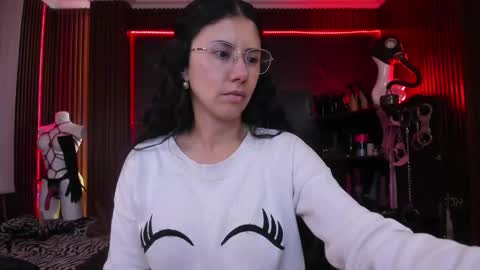 XiaQueen   I M online show from October 18, 2025, 8:42 pm