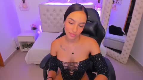 xiomara_cortes online show from February 25, 2025, 7:25 pm