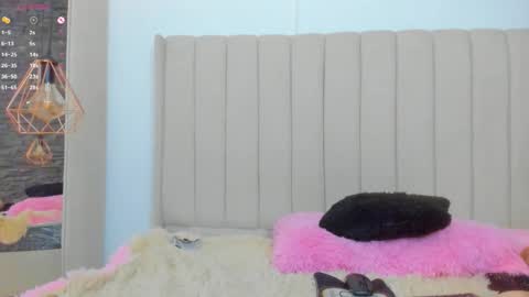 xiomara_cortes online show from October 9, 2025, 1:03 am