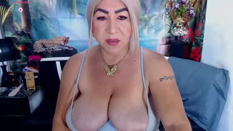Snapshot of xiomystone chatting on October 4, 2025, 2:37 pm XIOMY give LIKE on my page online show from October 4, 2025, 2:37 pm