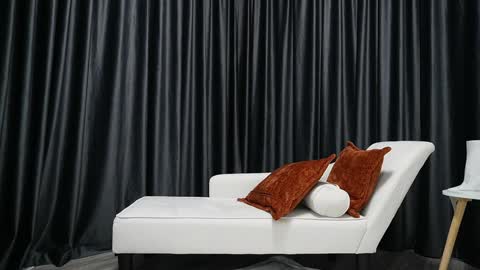 Julia online show from October 7, 2025, 6:27 pm