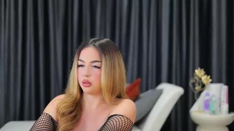 Julia online show from December 1, 2025, 5:51 pm