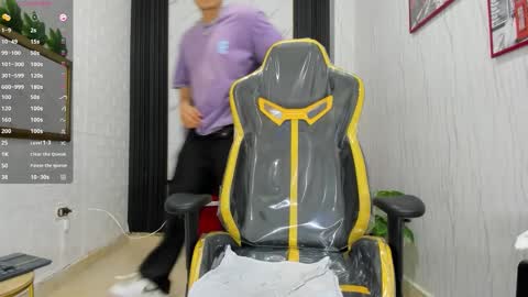 Snapshot of xkevyn chatting on October 21, 2025, 12:28 pm online show from October 21, 2025, 12:28 pm