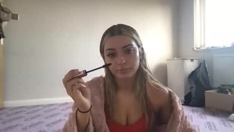 Snapshot of xkloeexo chatting on December 16, 2025, 12:21 pm xkloeexo online show from December 16, 2025, 12:21 pm